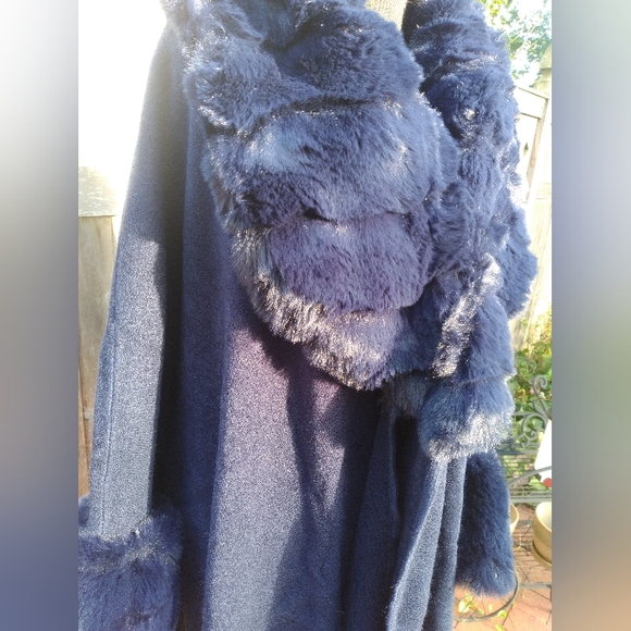 🍁 🎄 Beautiful Jacket faux fur accents OS Navy Blue color 😲 - Picture 2 of 13